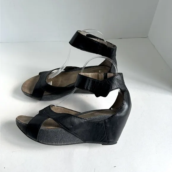 OTBT Hobart Wedge Sandals size 7.5 Black Leather Size 7.5