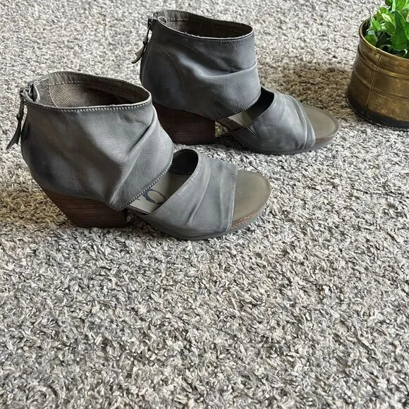 OTBT Patchouli Womens Leather Block Heel Sandals Dusty Gray 6.5 M New