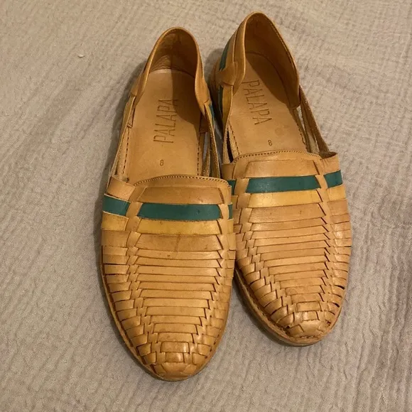 PALAPA LEATHER SHOES. Size 8