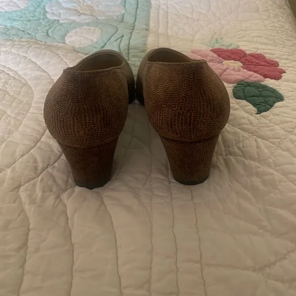 Pancaldi | vintage  Italian Brown Suede Leather Short Heel Shoes. 8M. Excellent