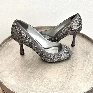 Papell Studio Gray Silver Sequin Peep-Toe Heels Size 6.5