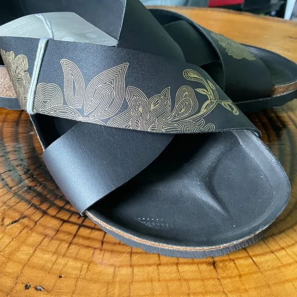 Papillio Sandals made by Birkenstock Black w/ Gold Print Ladies 9 /Mens 7