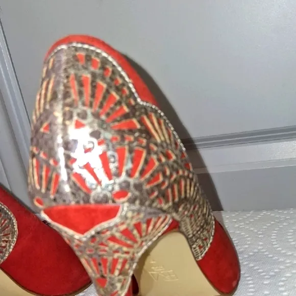 Pelle Moda Women's Red Suede Heels