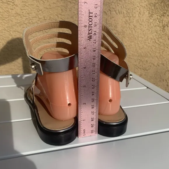 Perla Formentini gladiator metallic silver leather sandals 7.5 (European 38)