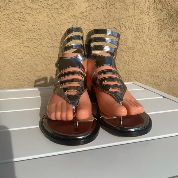 Perla Formentini gladiator metallic silver leather sandals 7.5 (European 38)