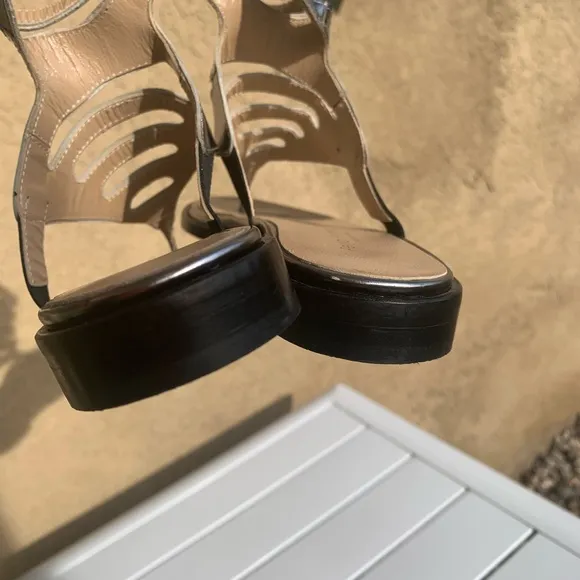 Perla Formentini gladiator metallic silver leather sandals 7.5 (European 38)