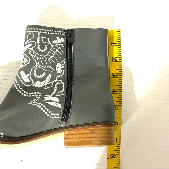 PLOMO Embroidered Leather Ankle Boots Made In Spain Grey Zipper Size 36 US 5.5-6