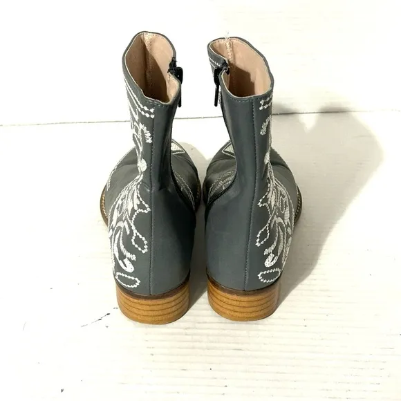 PLOMO Embroidered Leather Ankle Boots Made In Spain Grey Zipper Size 36 US 5.5-6