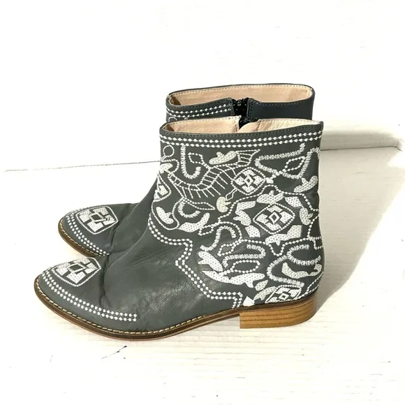PLOMO Embroidered Leather Ankle Boots Made In Spain Grey Zipper Size 36 US 5.5-6
