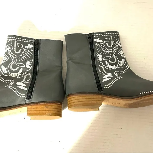 PLOMO Embroidered Leather Ankle Boots Made In Spain Grey Zipper Size 36 US 5.5-6