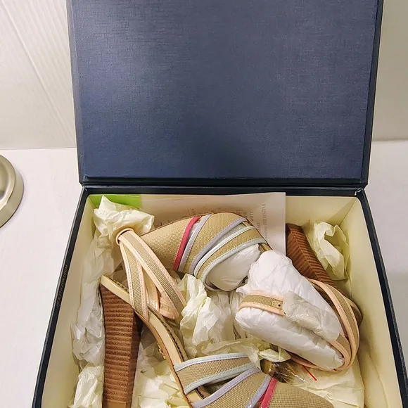 Pour La Victoire Beige and Pink Women's Heels