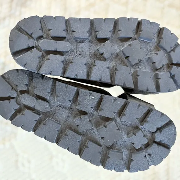 🔥Prada Woman’s Lug Sole Criss Cross Sandals