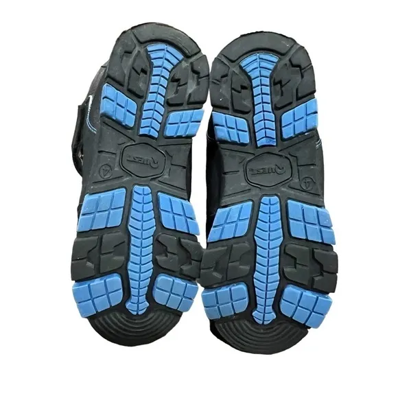 Quest Black Blue Snow Boots Size 4 Youth