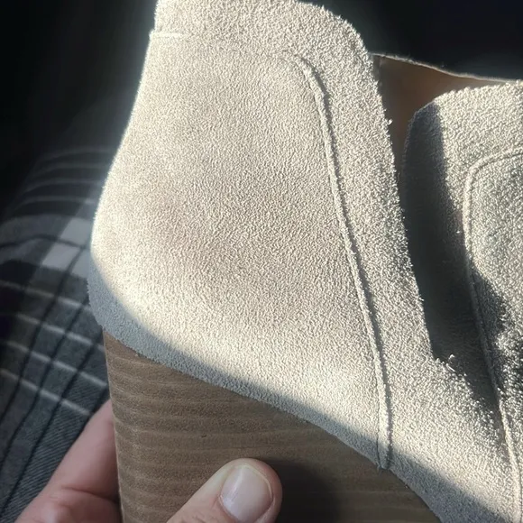R Lucky Brand Yabba Gray Oiled Suede Stack Wedge Ankle Booties Boots 8 like new