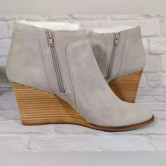 R Lucky Brand Yabba Gray Oiled Suede Stack Wedge Ankle Booties Boots 8 like new