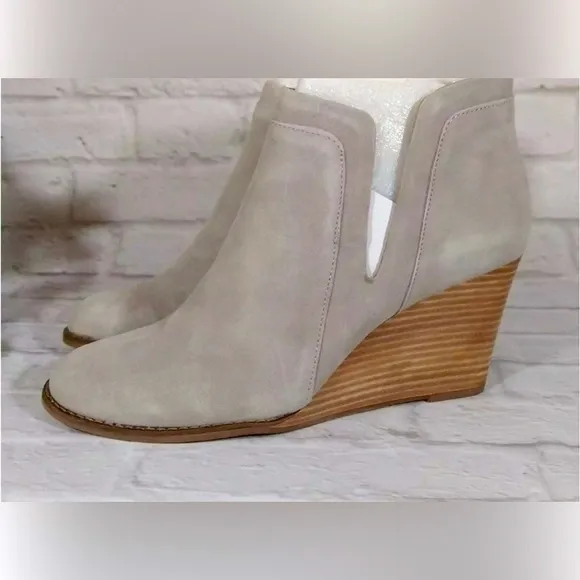 R Lucky Brand Yabba Gray Oiled Suede Stack Wedge Ankle Booties Boots 8 like new