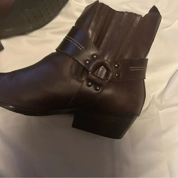 Reba low rider ankle high brown leather boots 9.5