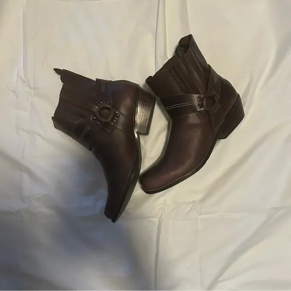 Reba low rider ankle high brown leather boots 9.5
