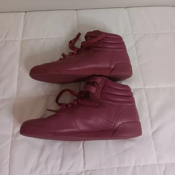 Reebok Free Style Womens Pink Leather Lace Up Lifestyle Hightop Sneaker Sz 5.5