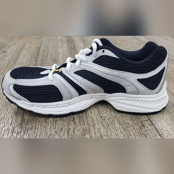 Reebok Mens 711 HSV Running Shoe Size 7 US New out of box