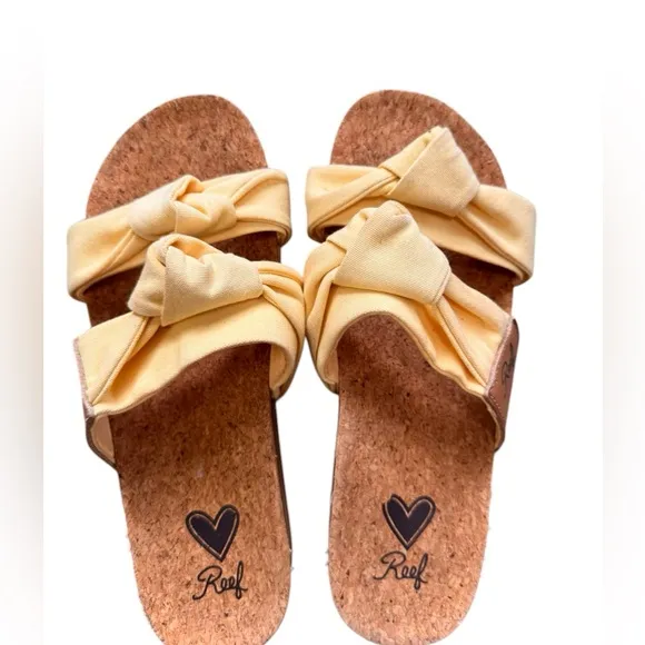 Reef Knotty Vista Hi Sandal Sun Yellow. 2” Heel. Cork Footbed. Size 9