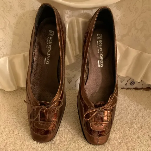 ROBERTO CAPUCCI  MADE IN ITALY WOMENS LEATHER FLATS