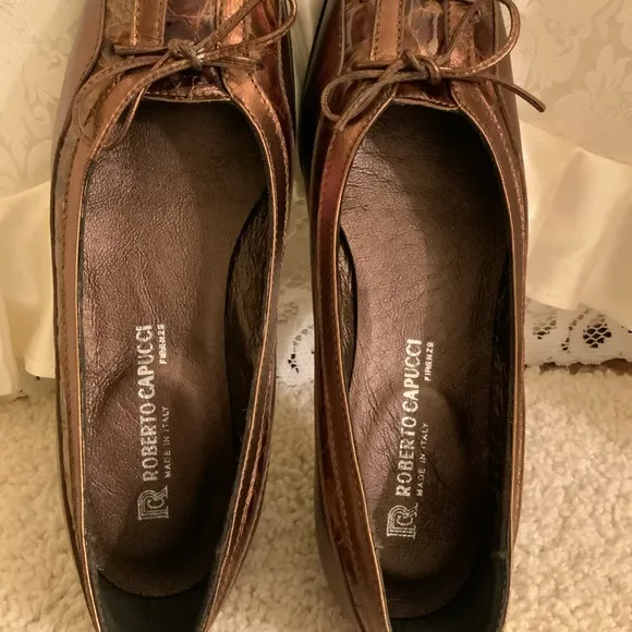 ROBERTO CAPUCCI  MADE IN ITALY WOMENS LEATHER FLATS