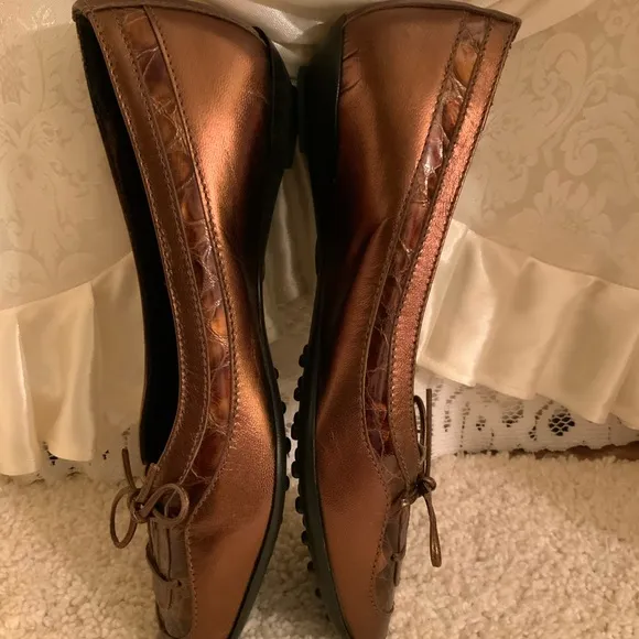 ROBERTO CAPUCCI  MADE IN ITALY WOMENS LEATHER FLATS