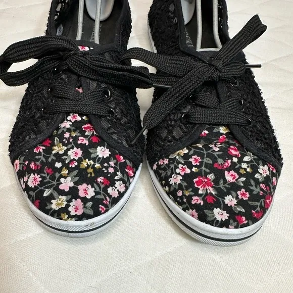 Rockland Womens Size 8.5 Flats Sneakers Shoes Fabric Lace Material Flats Retro