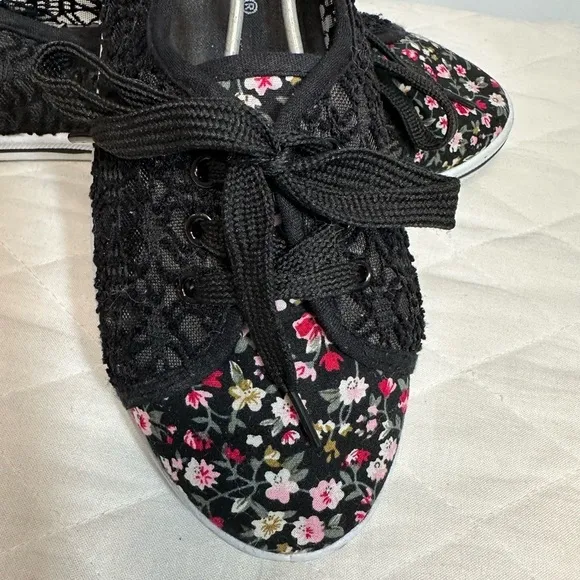 Rockland Womens Size 8.5 Flats Sneakers Shoes Fabric Lace Material Flats Retro
