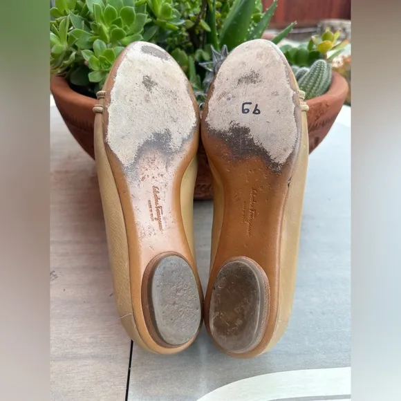 Salvatore Ferragamo Leather flats shoes