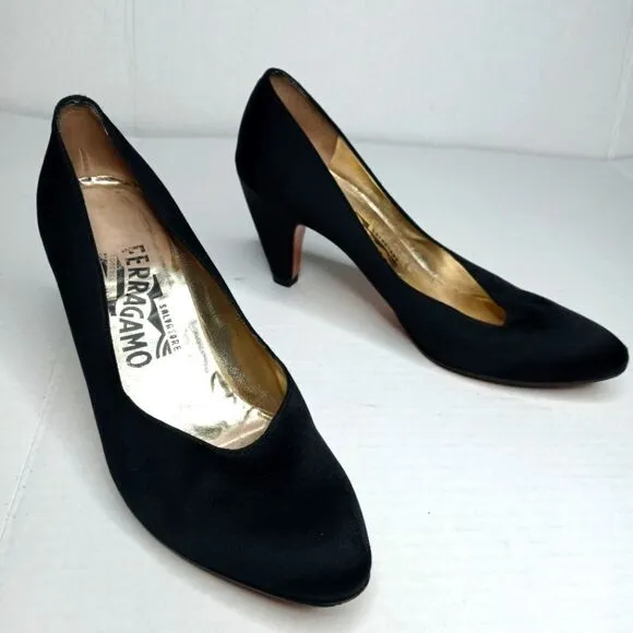 Salvator Ferragamo black leather shoes size 9