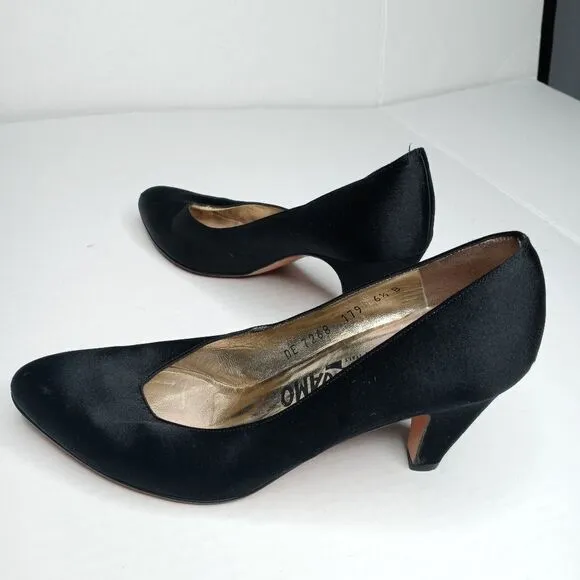 Salvator Ferragamo black leather shoes size 9