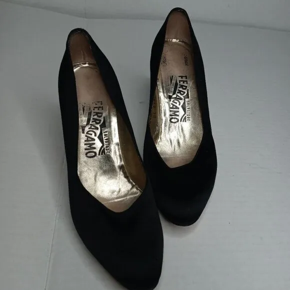 Salvator Ferragamo black leather shoes size 9