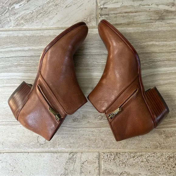 Sam Edelman Petty Chelsea Brown Leather Ankle Bootie, Size 8.