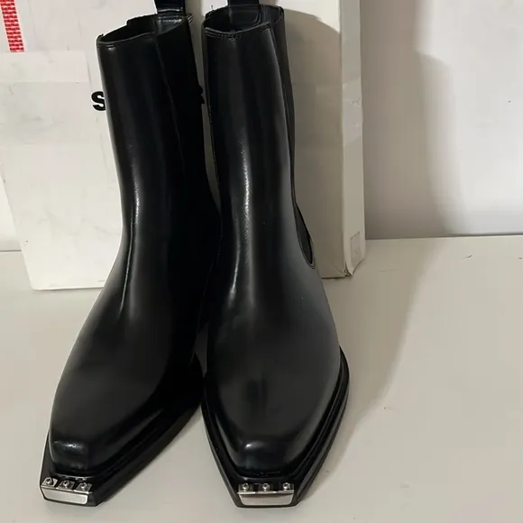 SANDRO SLEEK BLACK LEATHER ANKLE BOOTS RETAIL PRICE $580.00