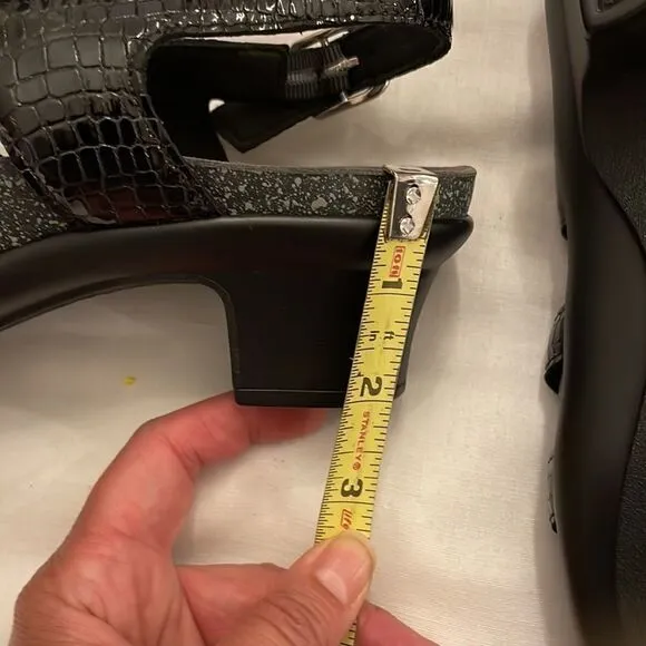 SAS ALLEGRO BLACK CROC SANDALS.  NEW