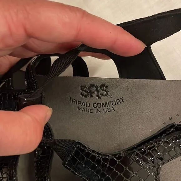 SAS ALLEGRO BLACK CROC SANDALS.  NEW