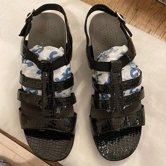 SAS ALLEGRO BLACK CROC SANDALS.  NEW