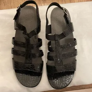 SAS ALLEGRO BLACK CROC SANDALS.  NEW
