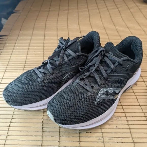 Saucony Men’s &quot;Axon&quot; Size 9.5 S20657-45 Alloy Black White Running Shoes Low Top