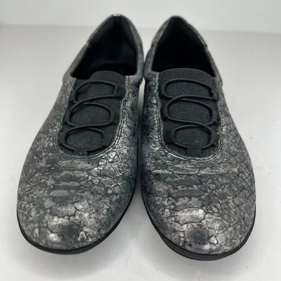 Sesto Meucci Womens Black Hovercraft Zip Snake Print Size 6.5 M Slip On Shoes