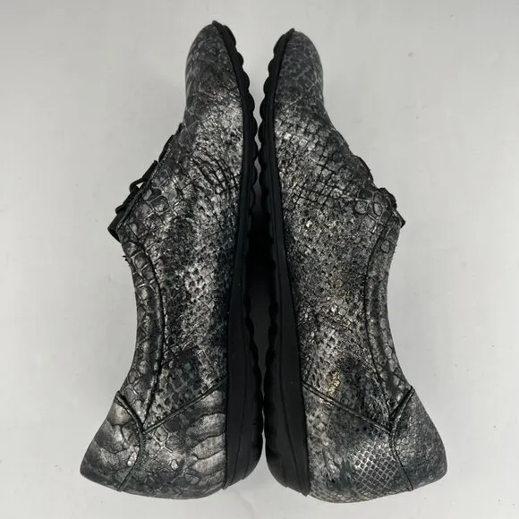 Sesto Meucci Womens Black Hovercraft Zip Snake Print Size 6.5 M Slip On Shoes