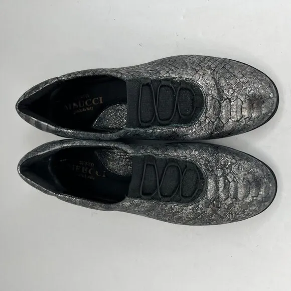 Sesto Meucci Womens Black Hovercraft Zip Snake Print Size 6.5 M Slip On Shoes