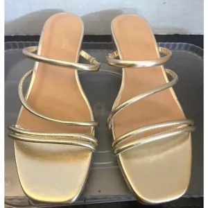 Seychelles ROCK CANDY SANDALS WOMENS Gold LEATHER STRAPPY SANDALS Size 8.5 NEW