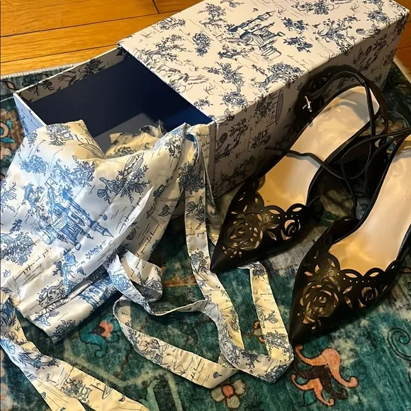 She is Cheval Jardin Rodin heels