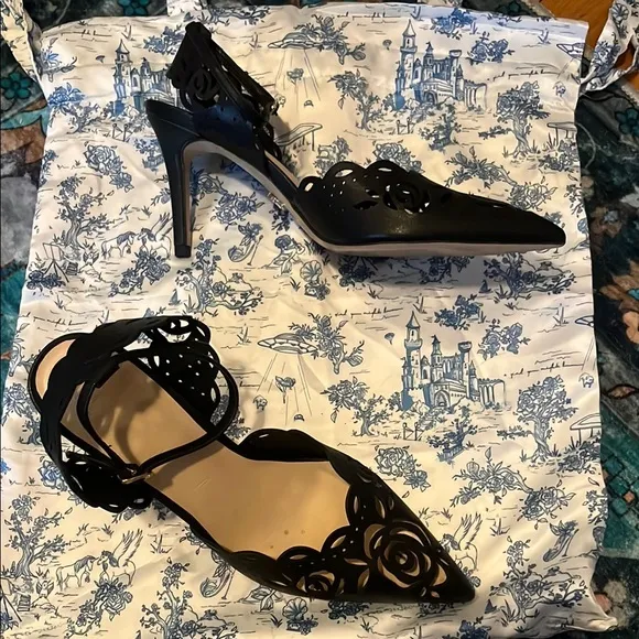 She is Cheval Jardin Rodin heels
