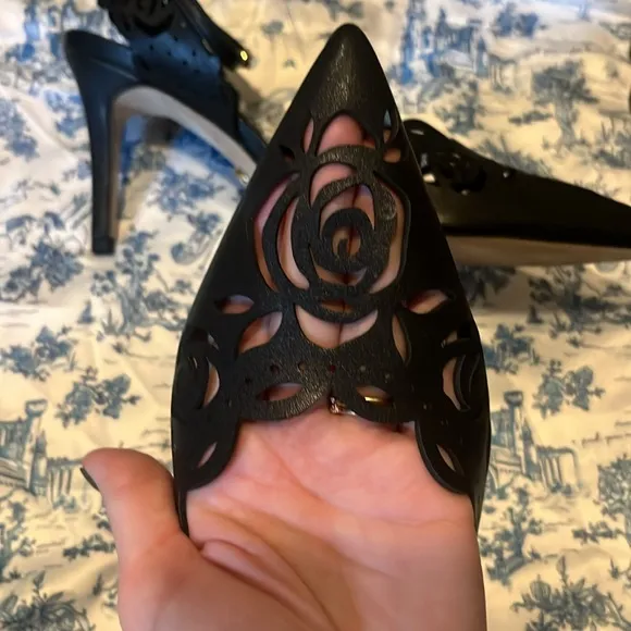 She is Cheval Jardin Rodin heels