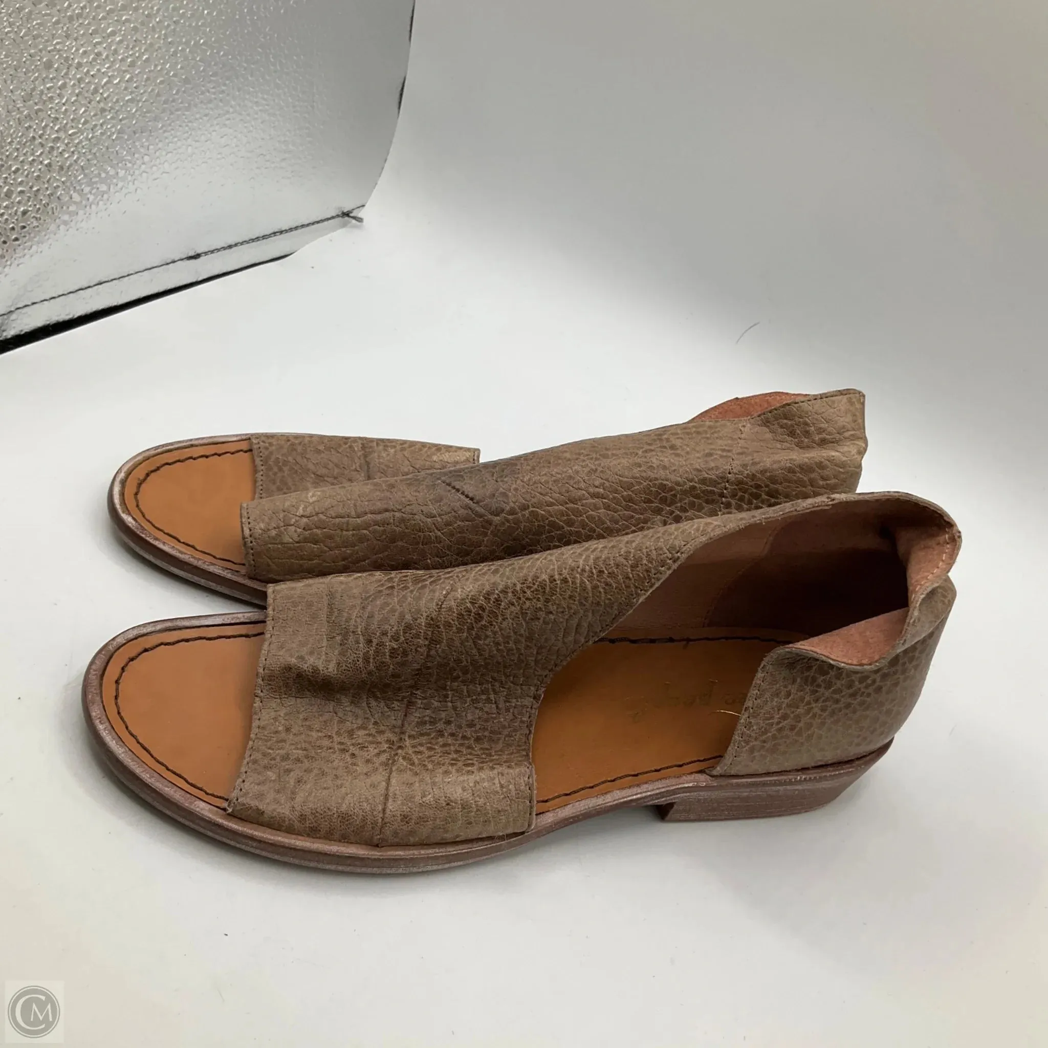 Shoes Flats By Free People In Brown, Size: 7.5