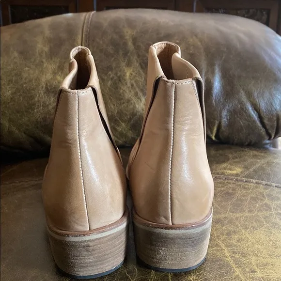 Silent D Lisbons Anthropologie 9 tan ankle boots